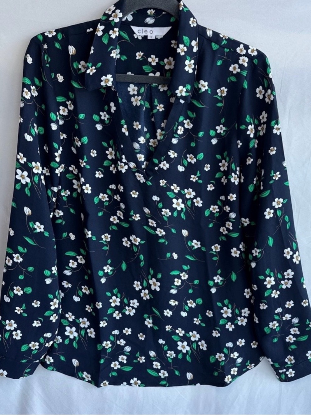 Cleo Blouse Medium Long Sleeve Floral Black V-Neck Classic Cottagecore